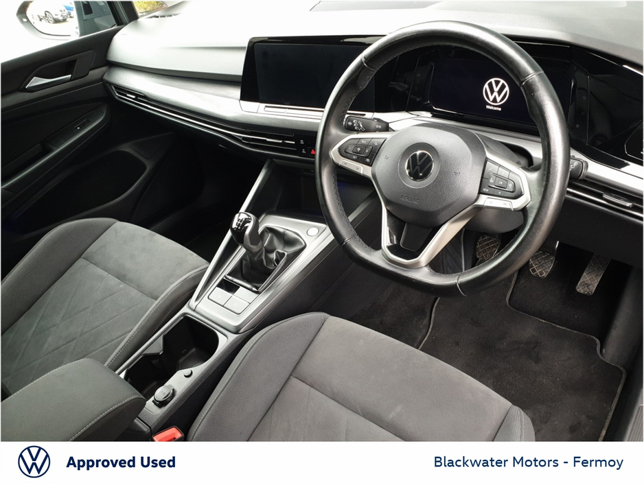 2021 Volkswagen Golf - image 8