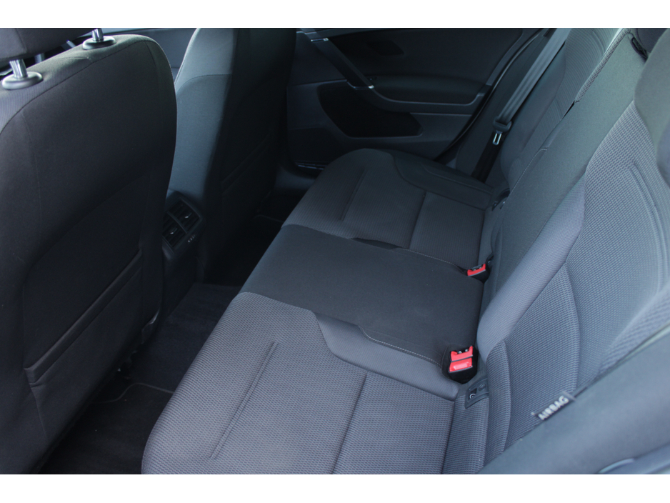 2016 Volkswagen Golf - image 19