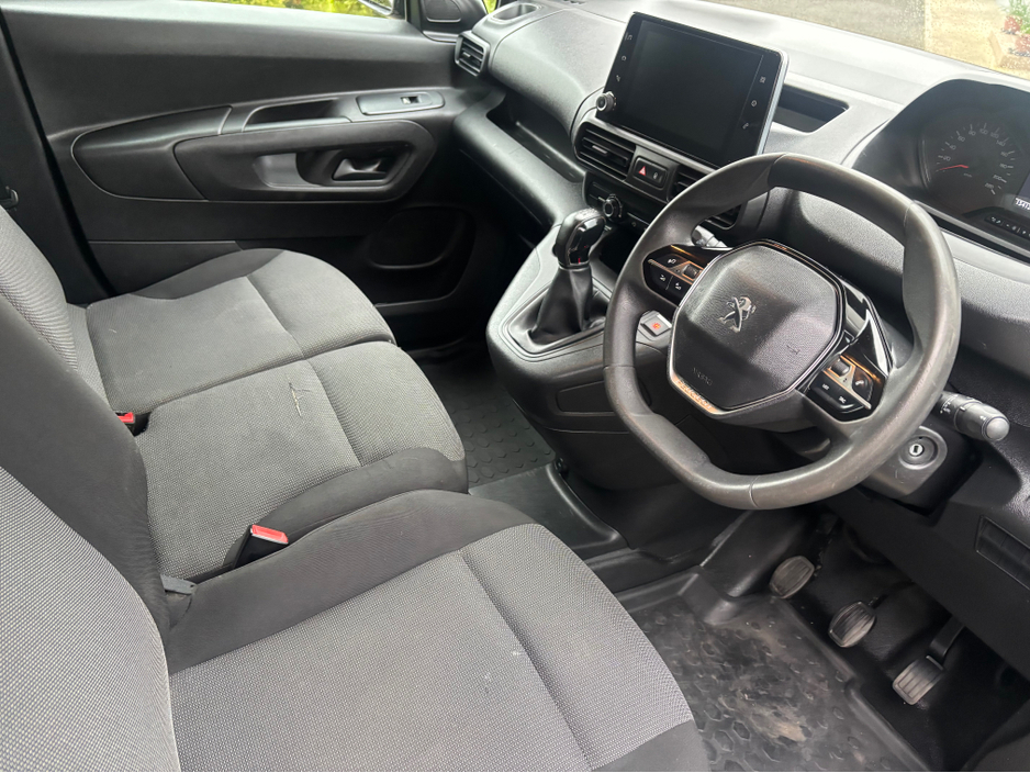 2021 Peugeot Partner - image 7