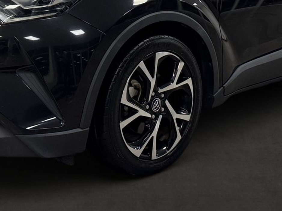 2017 Toyota C-HR - image 10