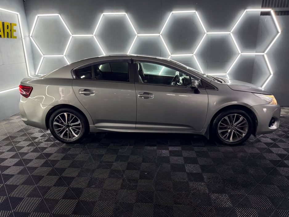 2015 Toyota Avensis - image 6