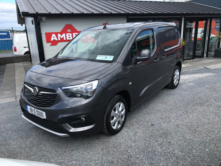 2019 Vauxhall Combo - image 2