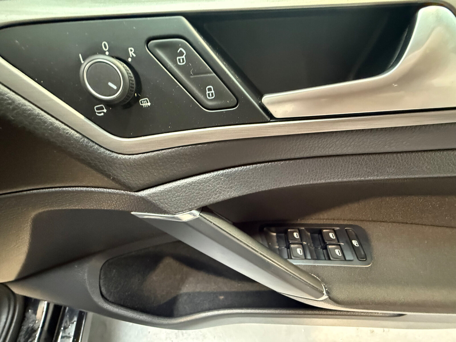 2015 Volkswagen Golf - image 16