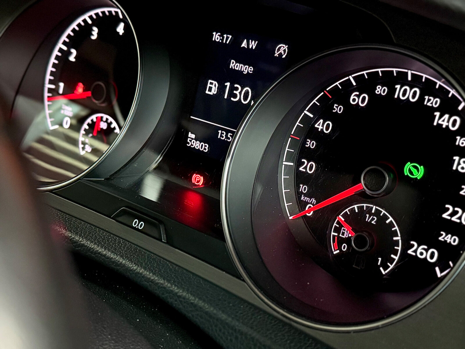 2014 Volkswagen Golf - image 39