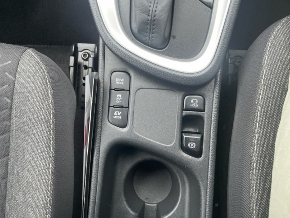 2022 Toyota Yaris Cross - image 14