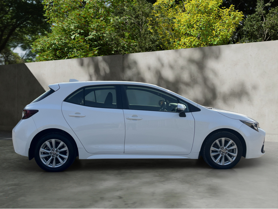 2025 Toyota Corolla - image 5