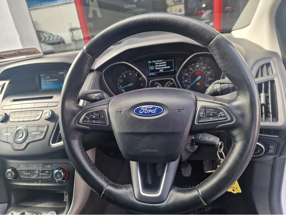 2015 Ford Focus - image 16