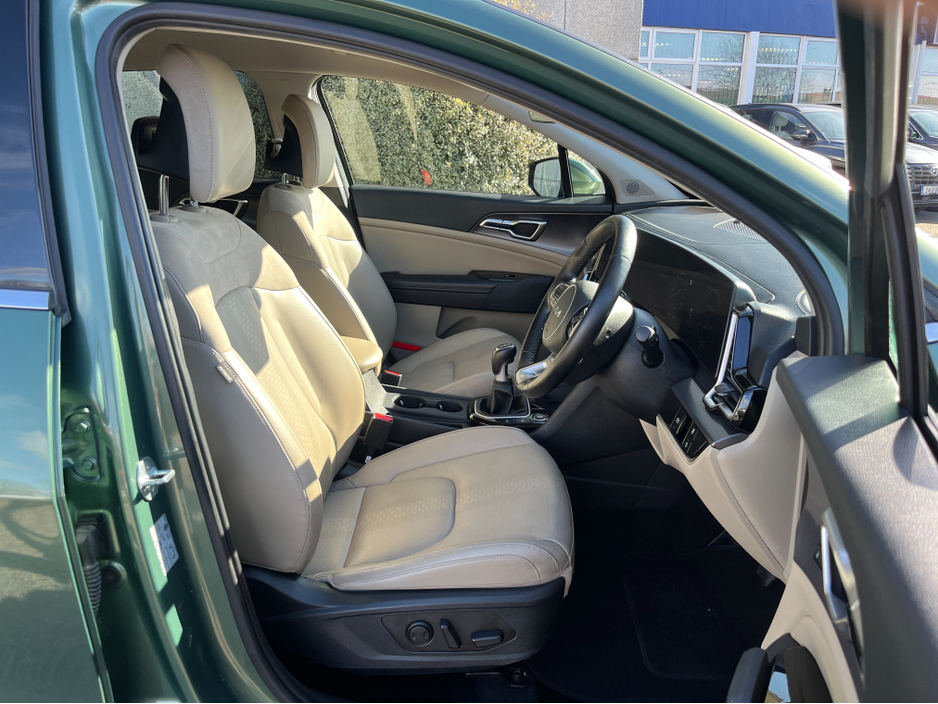 2022 Kia Sportage - image 11