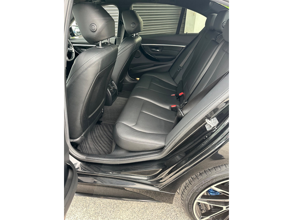 2019 BMW 3 Series - image 23