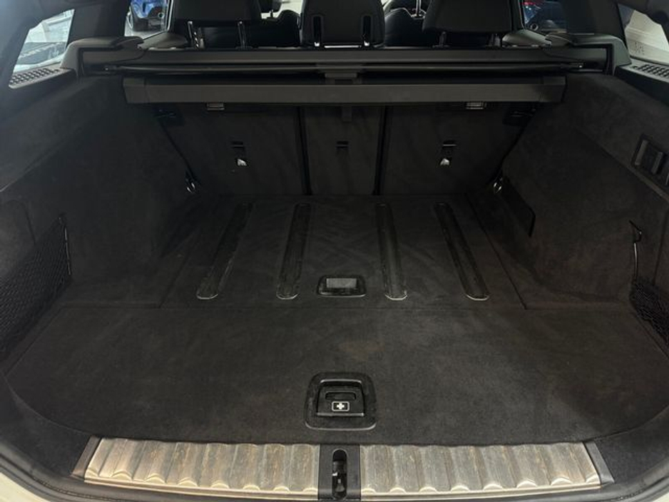 2021 BMW 3 Series - image 19