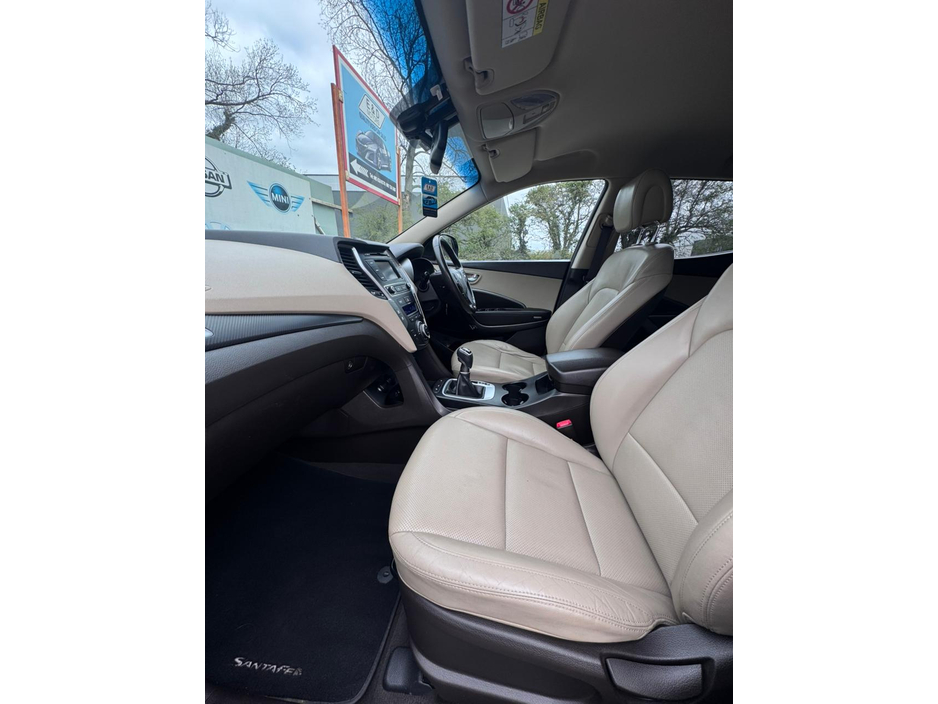 2016 Hyundai Santa Fe - image 14