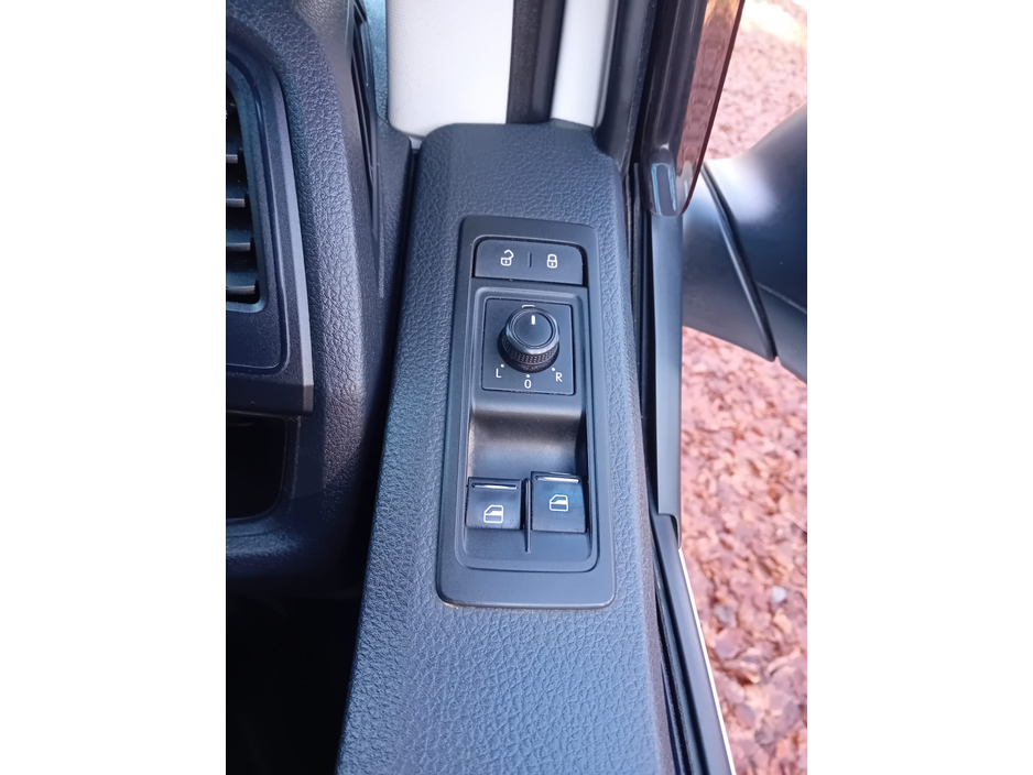 2018 Volkswagen Transporter PVL 3000KG TDI 150 T6 150 BHP 6 SPEED FWD 5DR @ REDDY2DRIVE LTD €15,850