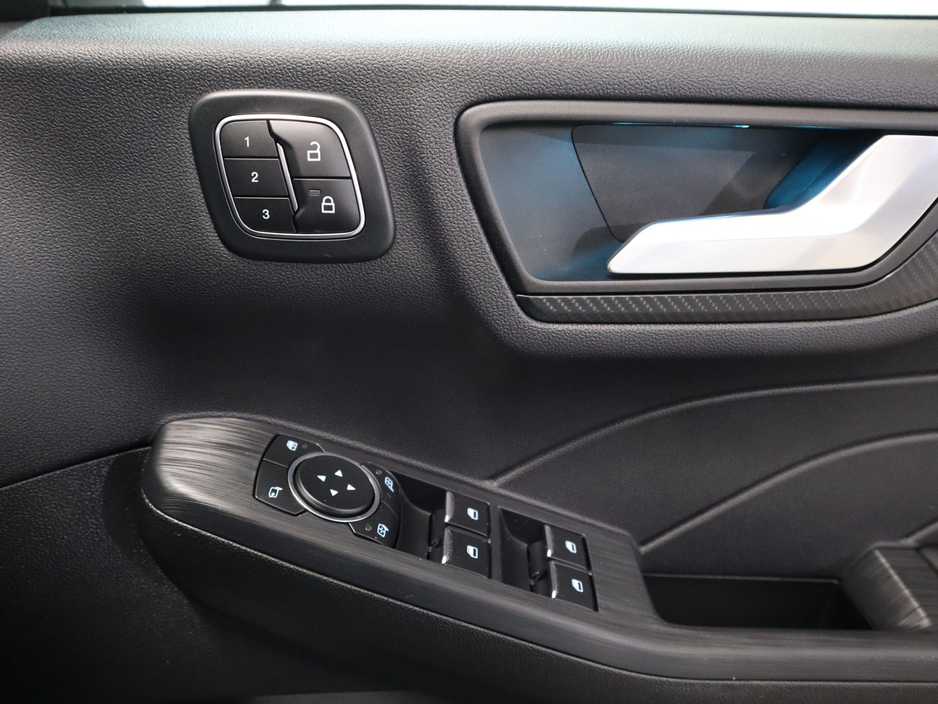 2025 Ford Kuga - image 24