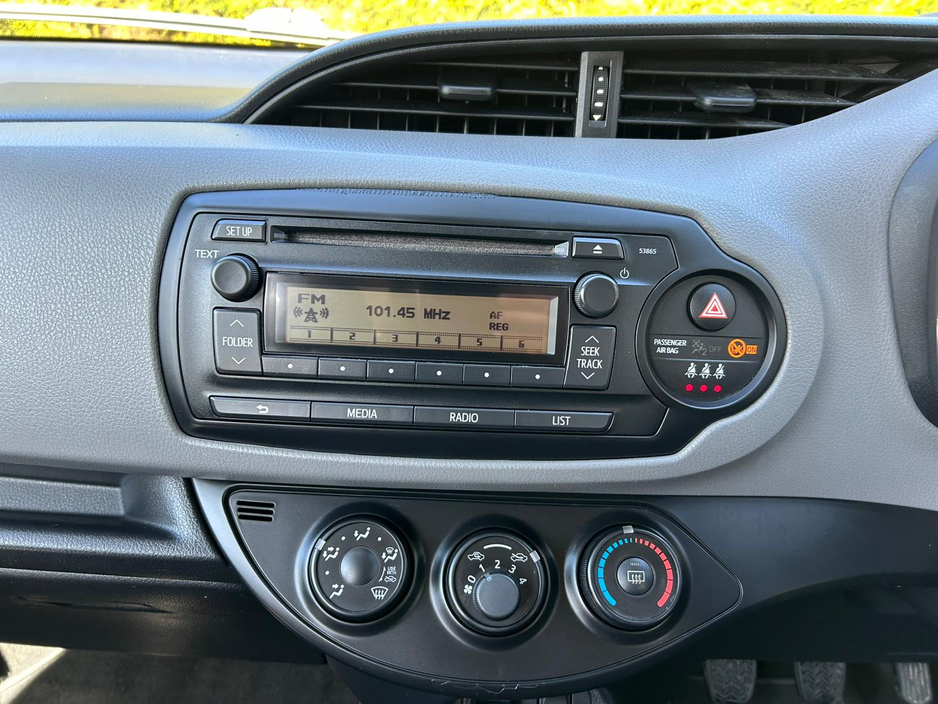 2016 Toyota Yaris - image 12