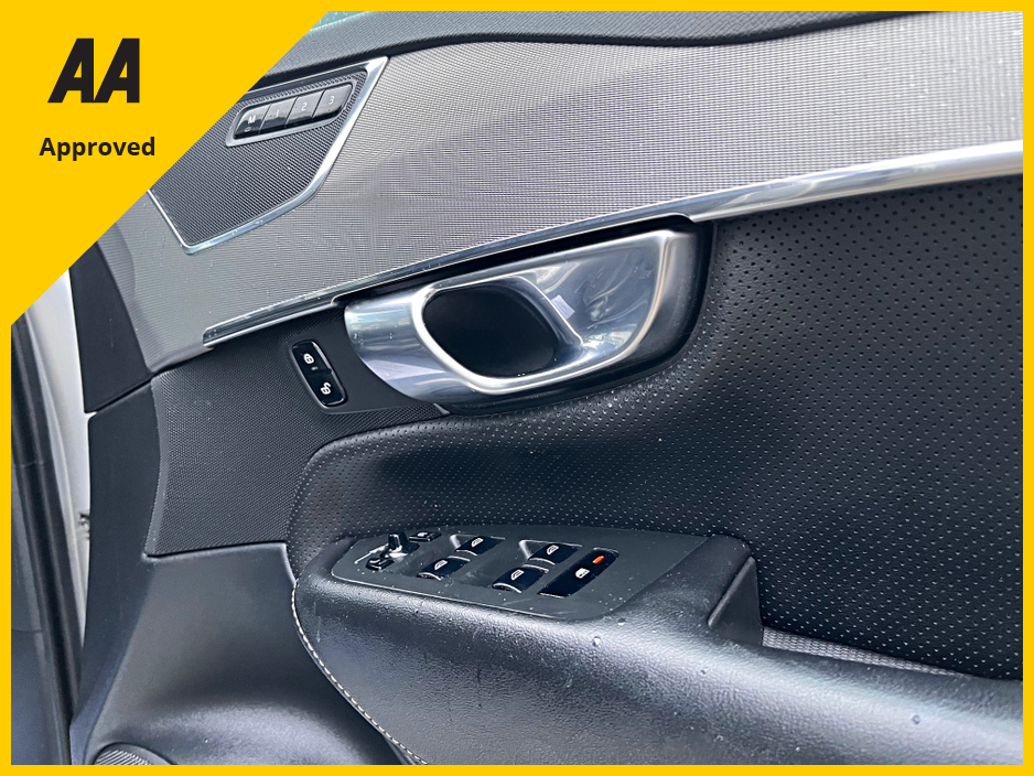 2017 Volvo XC90 D5 R-DESIGN 235HP 5DR AUTO €29,950