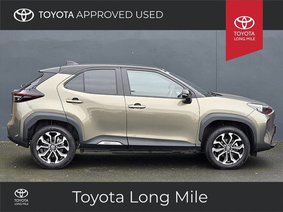 2025 Toyota Yaris Cross - image 3