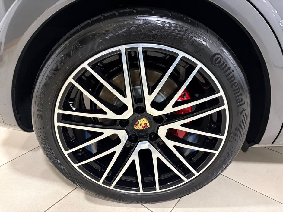 2024 Porsche Cayenne - image 14