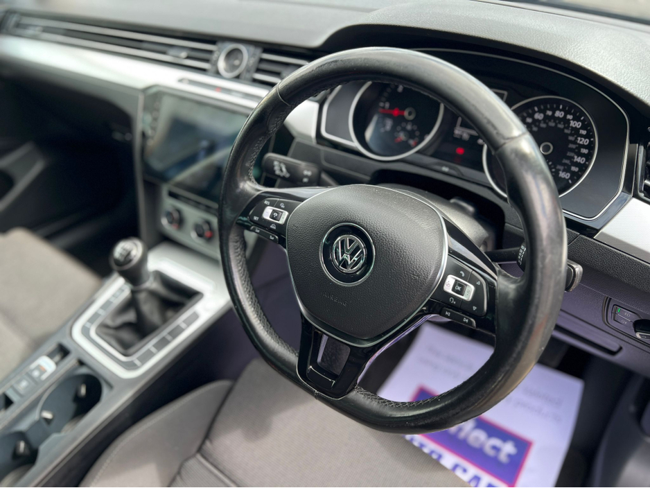 2015 Volkswagen Passat - image 6