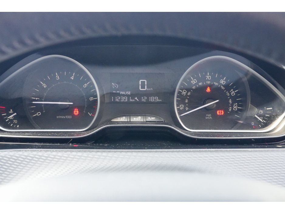 2015 Peugeot 208 - image 18