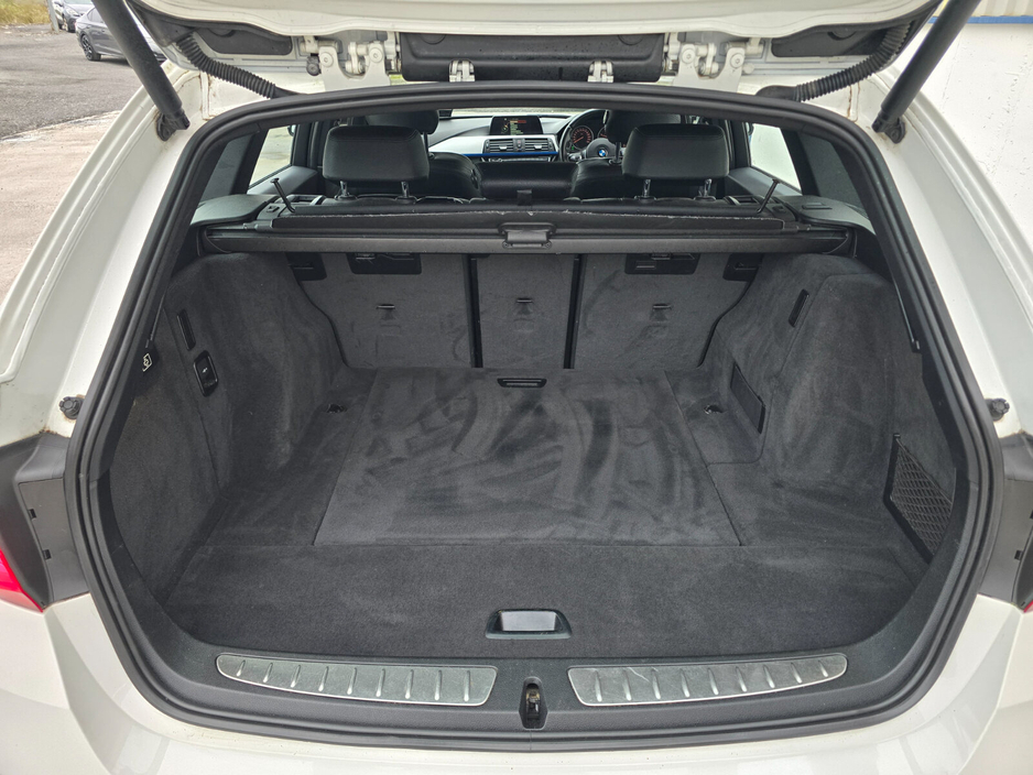 2017 BMW 3 Series - image 17