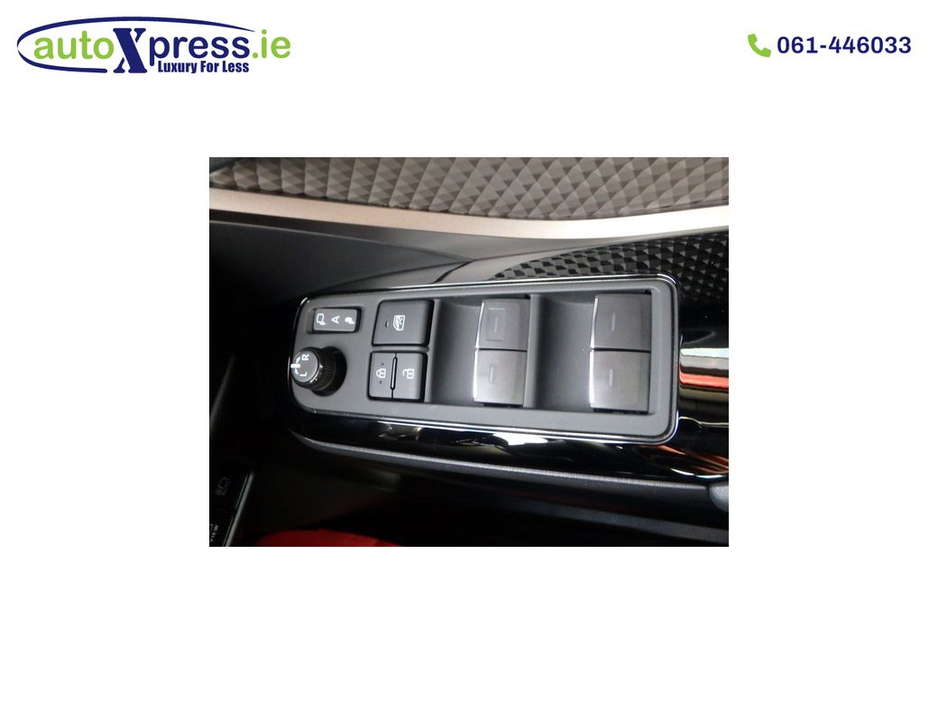 2021 Toyota C-HR Hybrid G, Ultra Low mileage, reversing camera