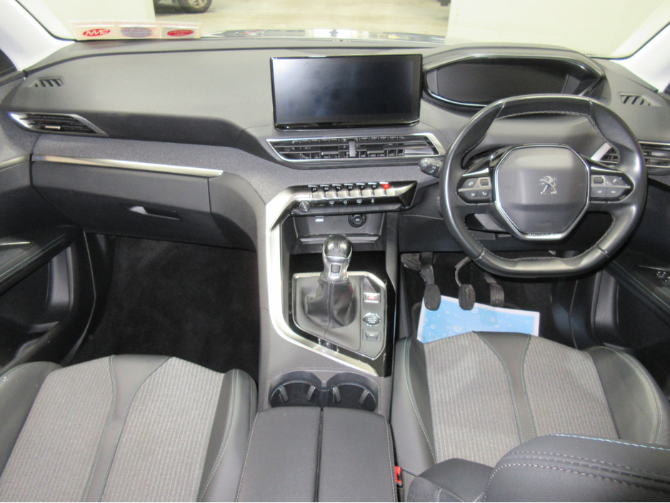 2021 Peugeot 3008 - image 9