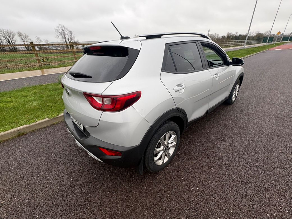 2020 Kia Stonic - image 2