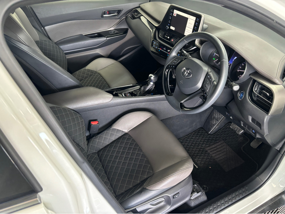 2020 Toyota C-HR - image 5
