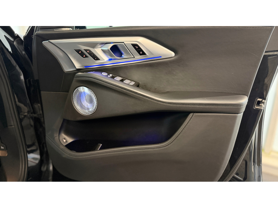 2023 BMW XM - image 4