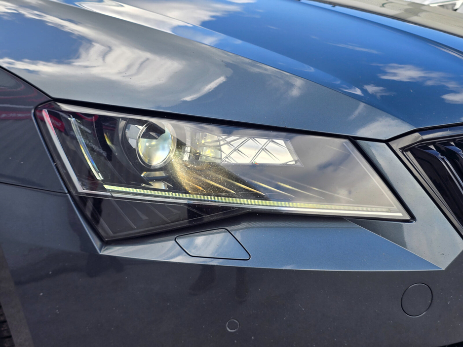 2018 Skoda Superb - image 35