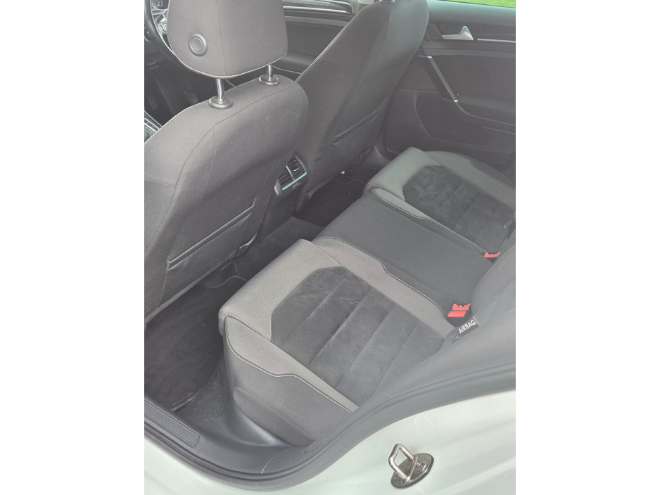 2016 Volkswagen Golf - image 11