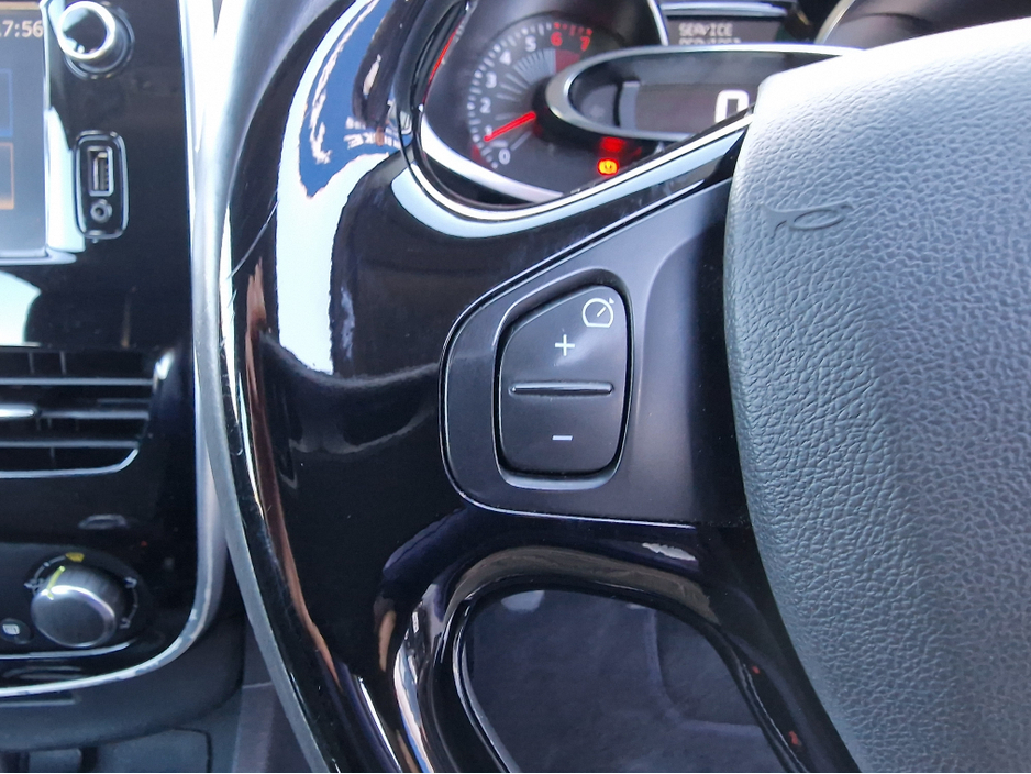 2016 Renault Clio - image 17