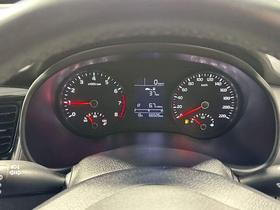 2023 Kia Stonic - image 15