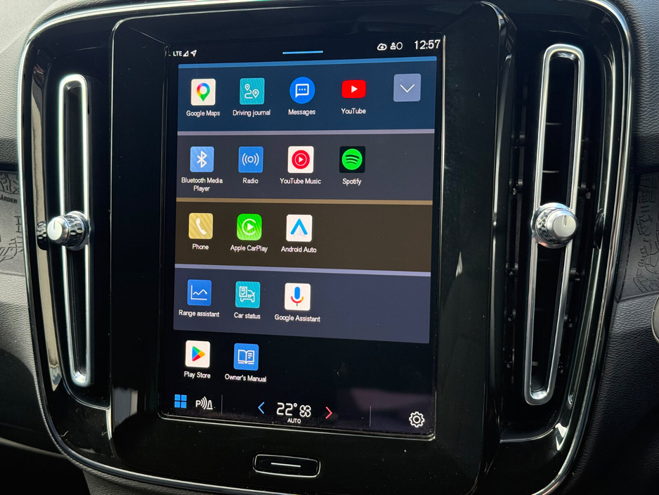 2022 Volvo XC40 - image 17