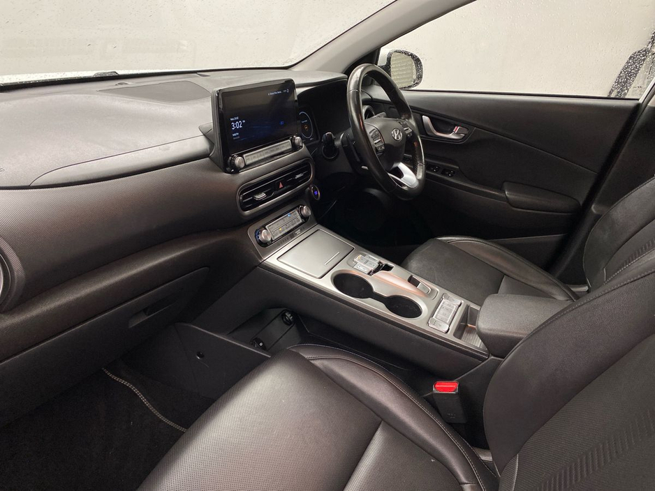 2023 Hyundai Kona - image 2