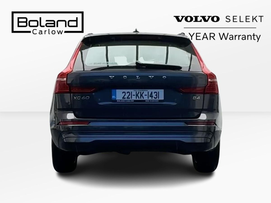 2022 Volvo XC60 - image 12