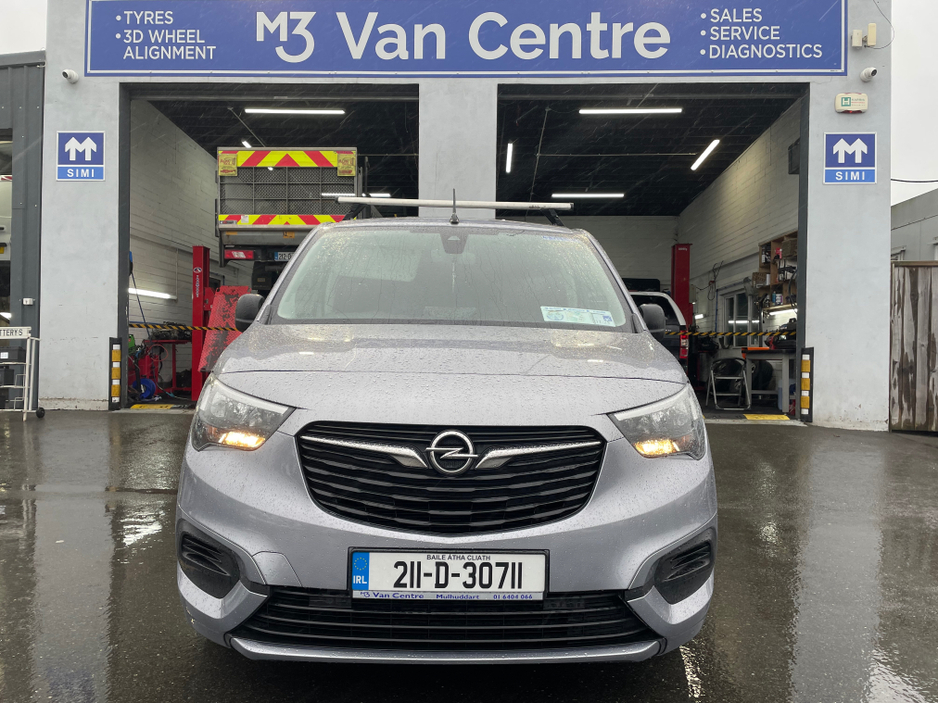 2021 Opel Combo - image 10