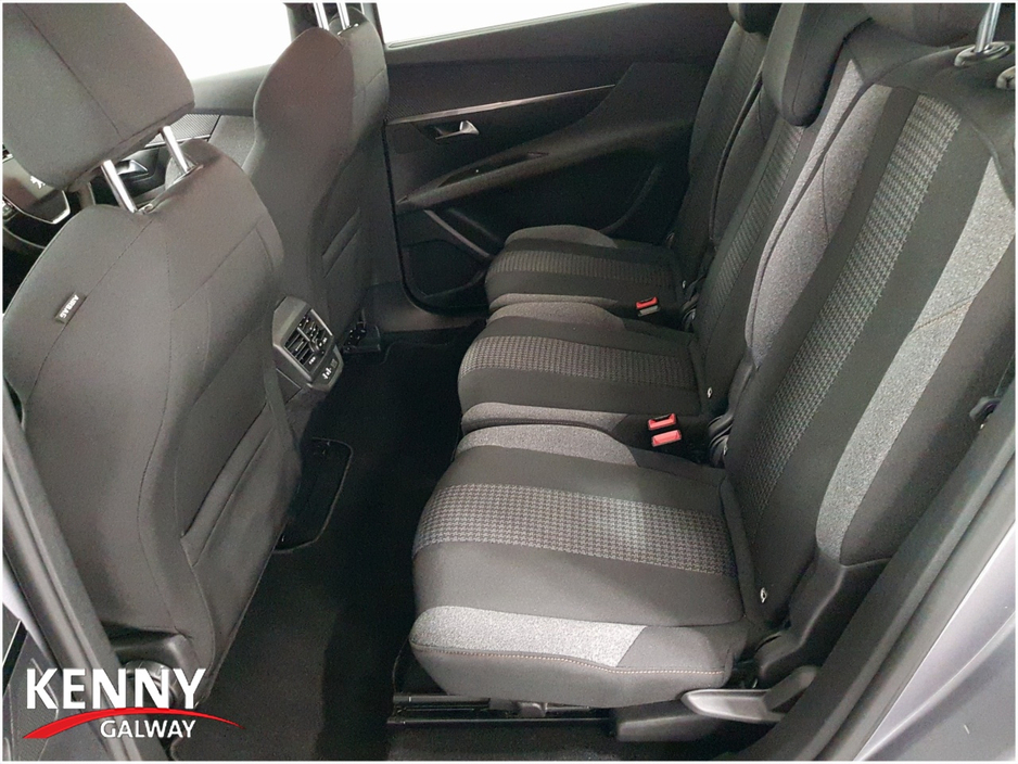 2022 Peugeot 5008 - image 13