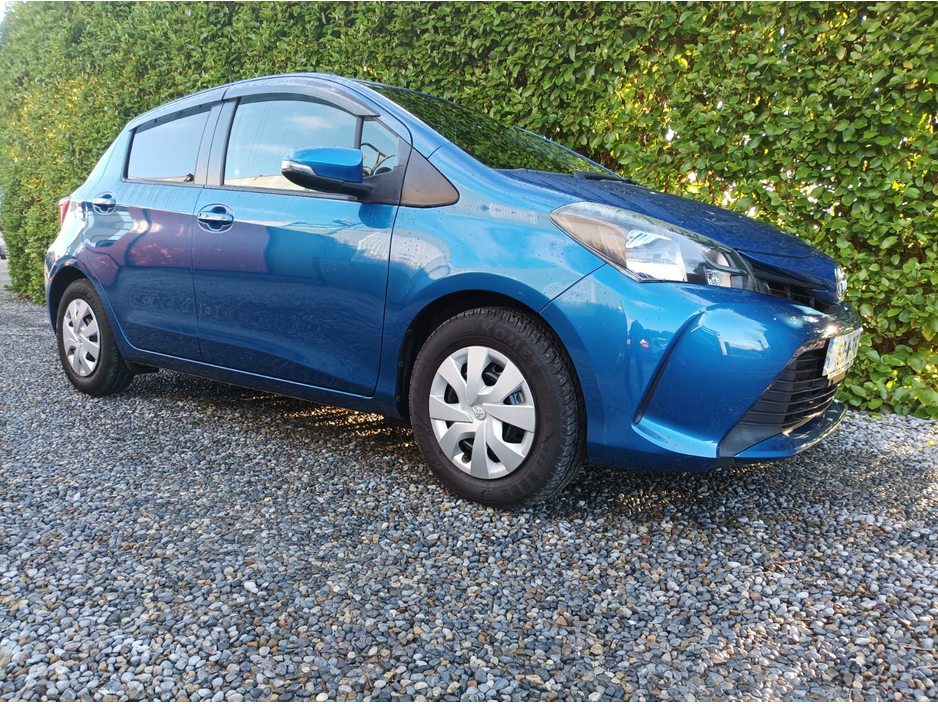 2016 Toyota Yaris 1.3 PETROL 4 CYLINDER AUTOMATIC ONLY 28,643 kms FACTORY IMMOBILISER PROXIMITY KEY MULTI FUNCTION STEERING WHEEL REVERSE CAMERA TOUCH SCREEN RADIO ANDROID AUTO APPLE CAR PLAY 2 YEARS NCT 1 YEAR ROADTAX €13,495