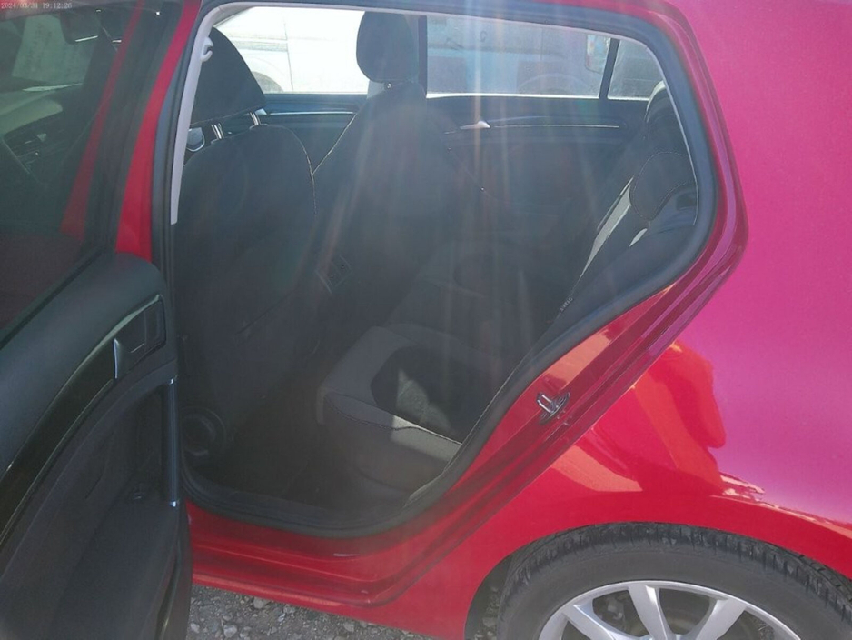 2015 Volkswagen Golf - image 11