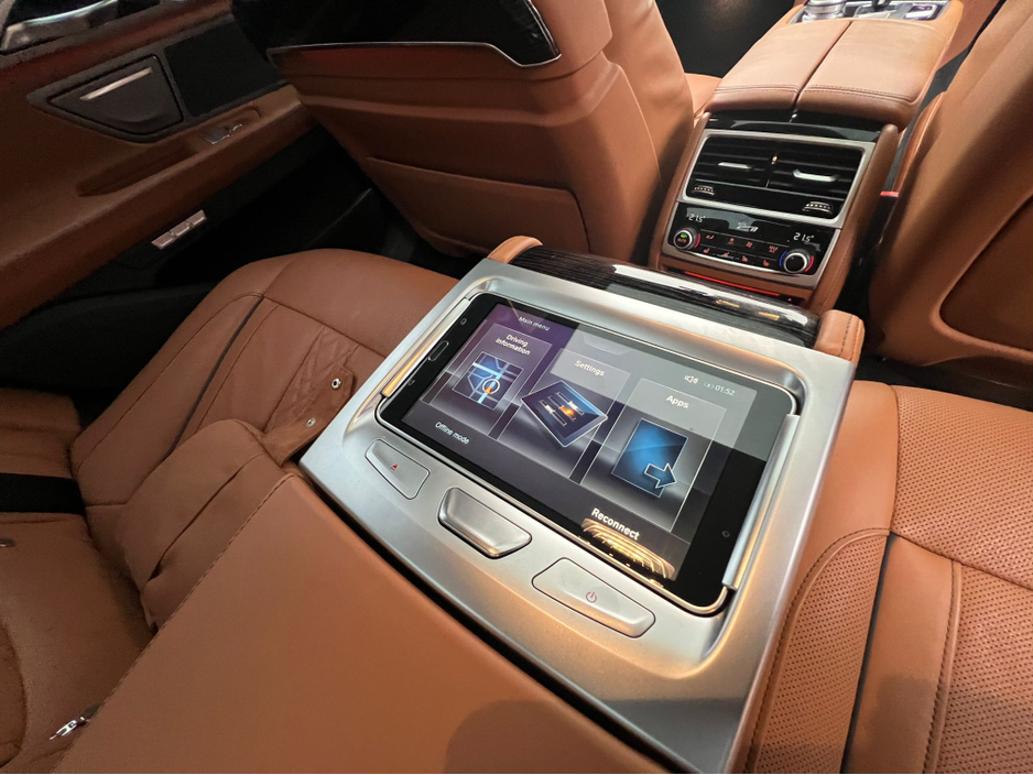 2018 BMW 7 Series ////740-D-M-SPORT//X -DRIVE///HUGE SPEC///SUNROOF//LIKE NEW////