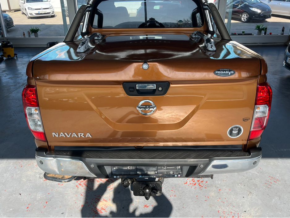 2016 Nissan Navara - image 7