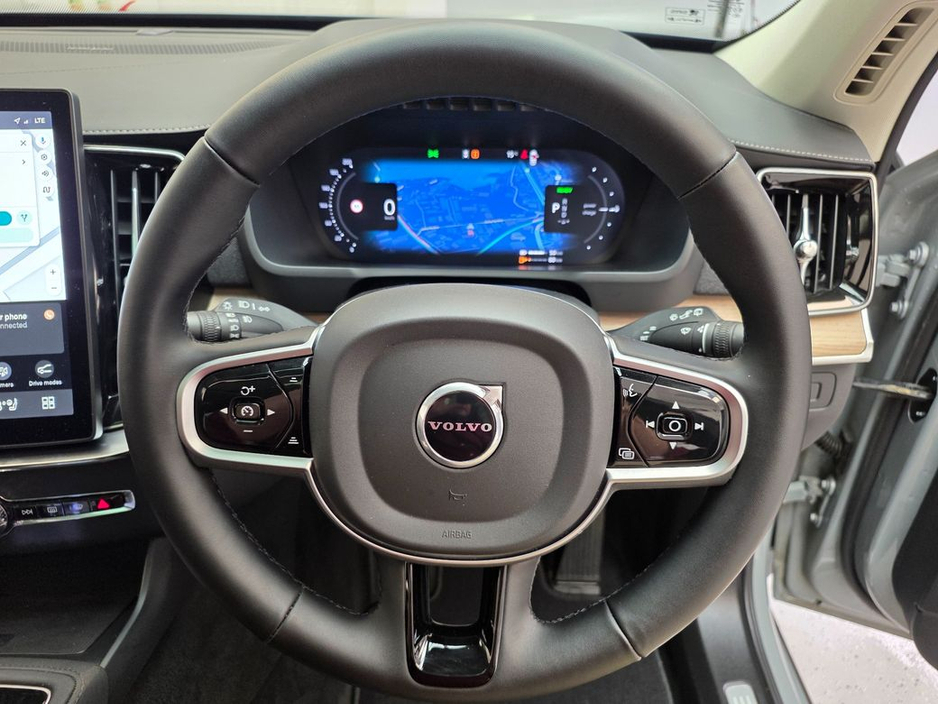 2025 Volvo XC90 - image 11