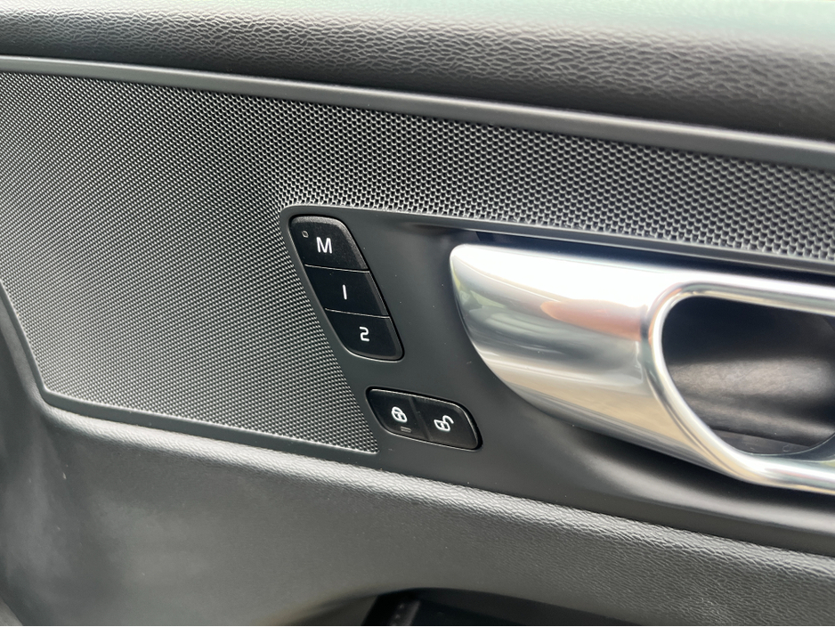 2023 Volvo XC60 - image 14