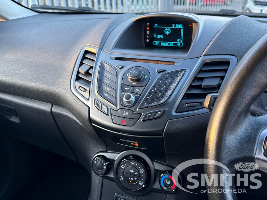 2015 Ford Fiesta - image 10