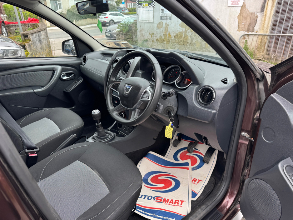 2018 Dacia Duster - image 5