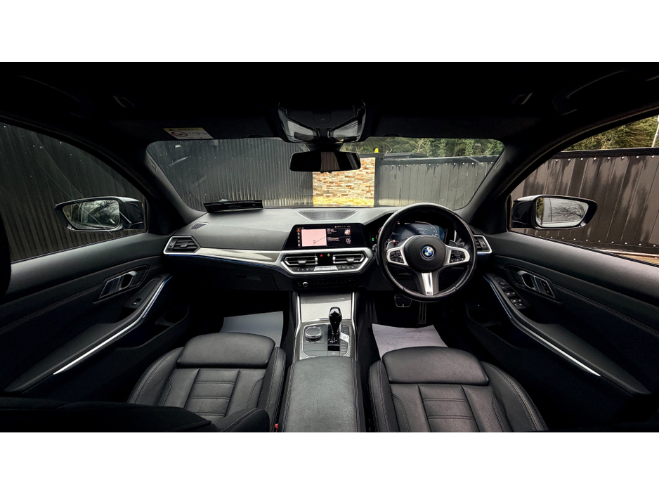 2022 BMW 3 Series - image 8