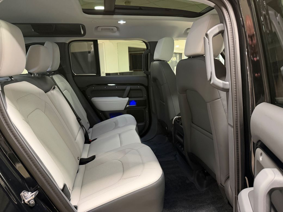 2025 Land Rover Defender X-DYNAMIC SE=HUGE SPEC//LIGHT INTERIOR//AS NEW=2 YEAR WARRANTY=TAILORED FINANCE PACKAGES AVAILABLE=TRADE IN'S WELCOME €104,995