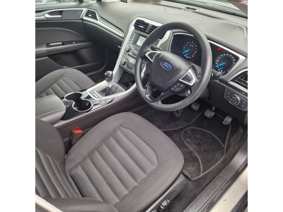 2015 Ford Mondeo - image 10