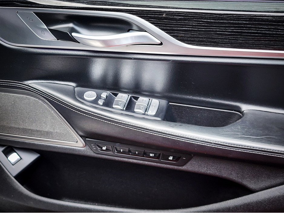 2021 BMW 7 Series M745e plug-in hybrid €49,950